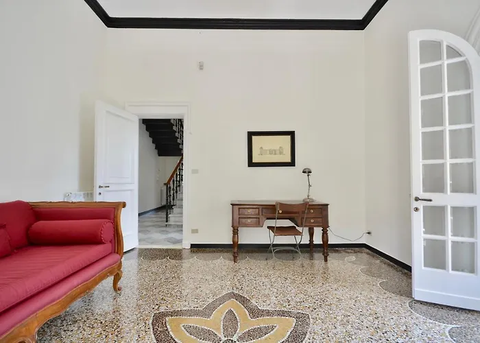 Riviera - 5 Min Walking From